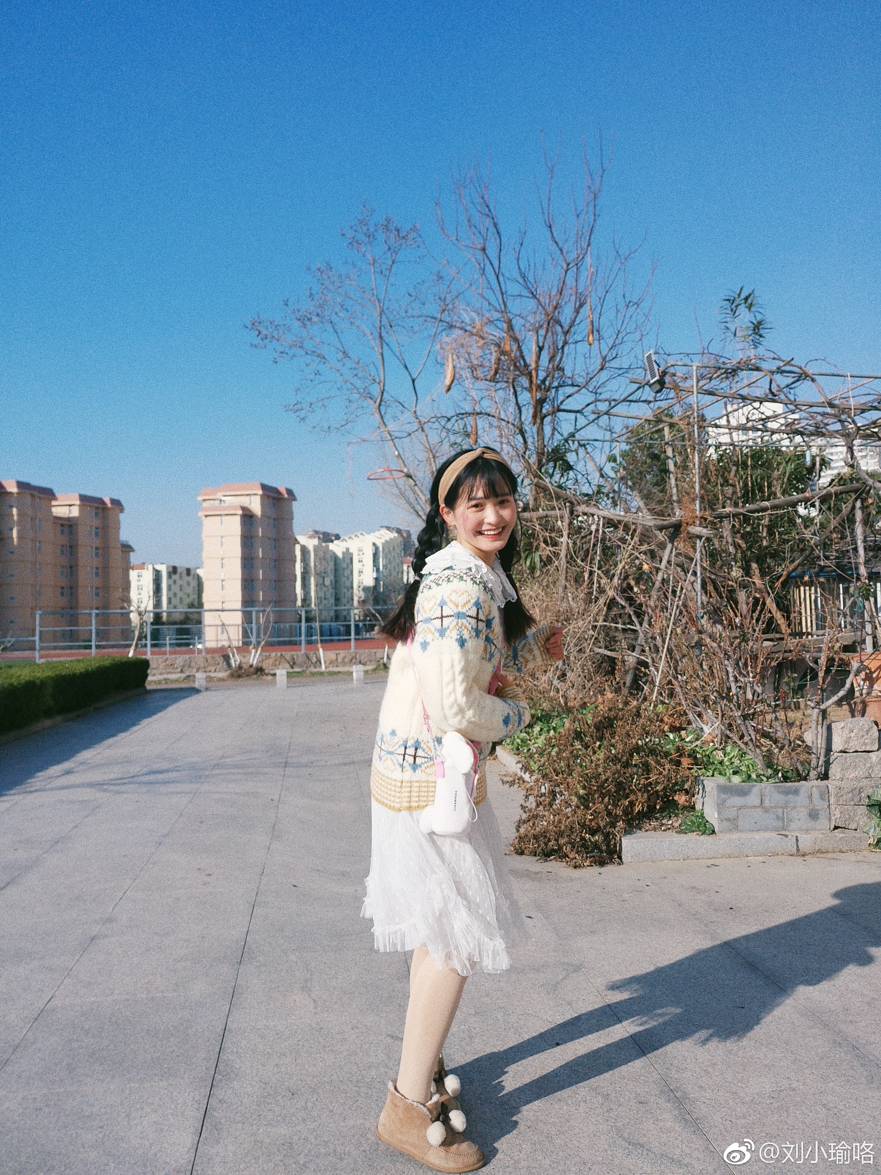  老年人养生之 随身携带保温杯我也终于换了一个杯套包。之前跟我妈出去提的是老年格子包装水 