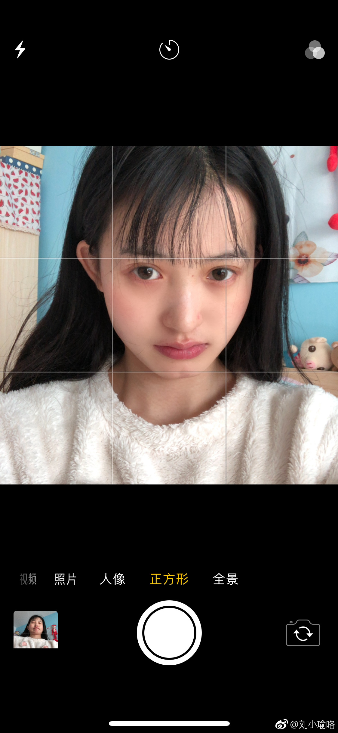  刷一波素颜老鱼。       以后不要问我用什么眼影了，连续熬夜到1点，即可达到我这种大地色眼影效果。如果想要烟熏妆，直接熬到3点，只要一个星期，你就可以拥有大地色眼影烟熏妆随意切换。图八是上个月互动奖前三名，礼物已经寄出去了～ 