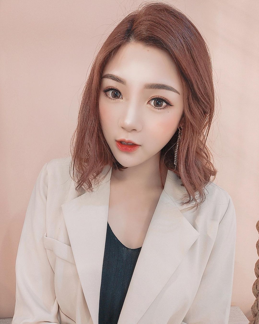  我覺得不管男生女生 一張臉最重要的�...