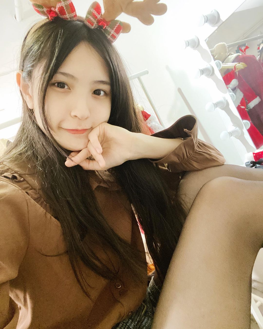  -
著絲襪但自拍影唔到唯有放上枱影