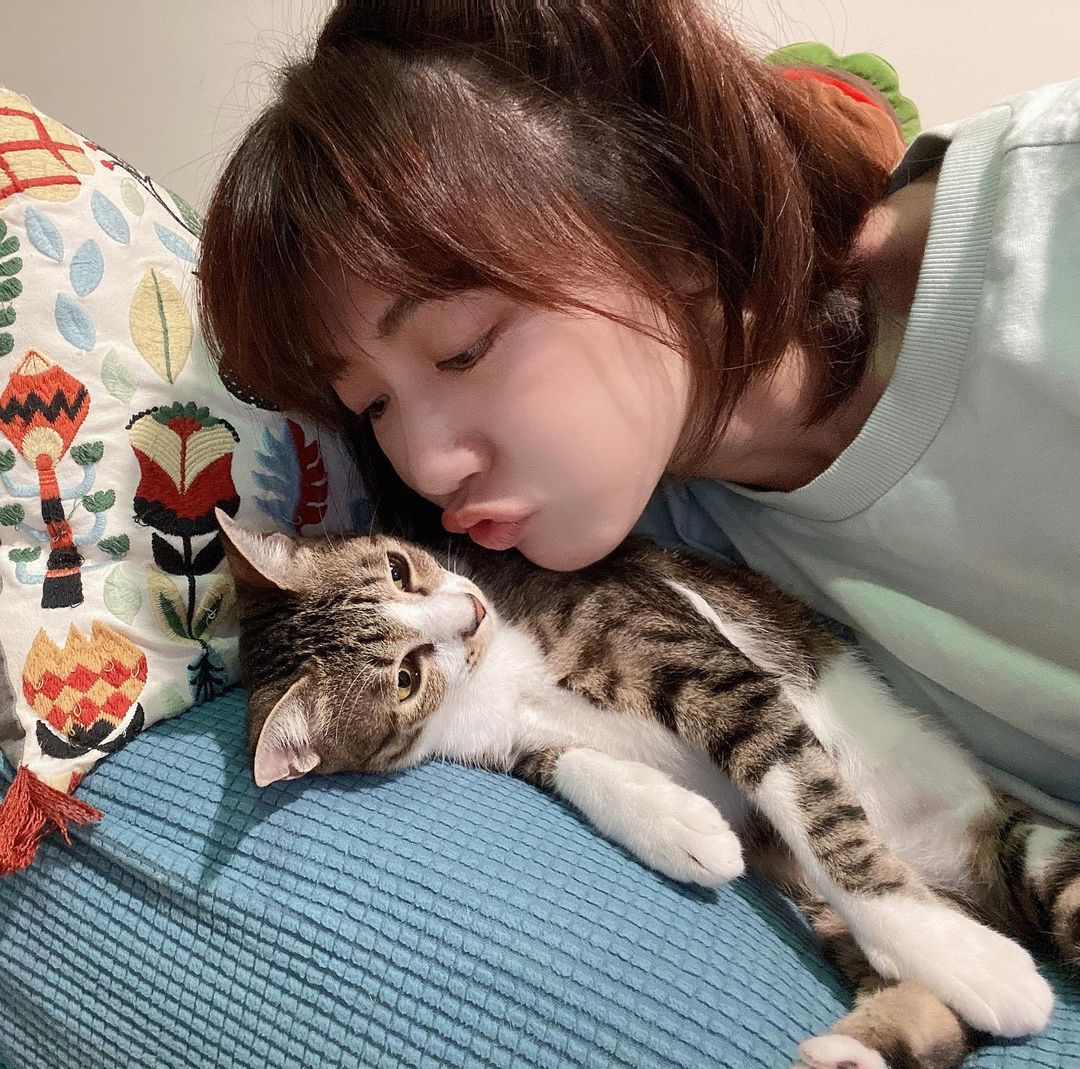  今天是貓奴日
來曬個難得捕捉到的吸�...