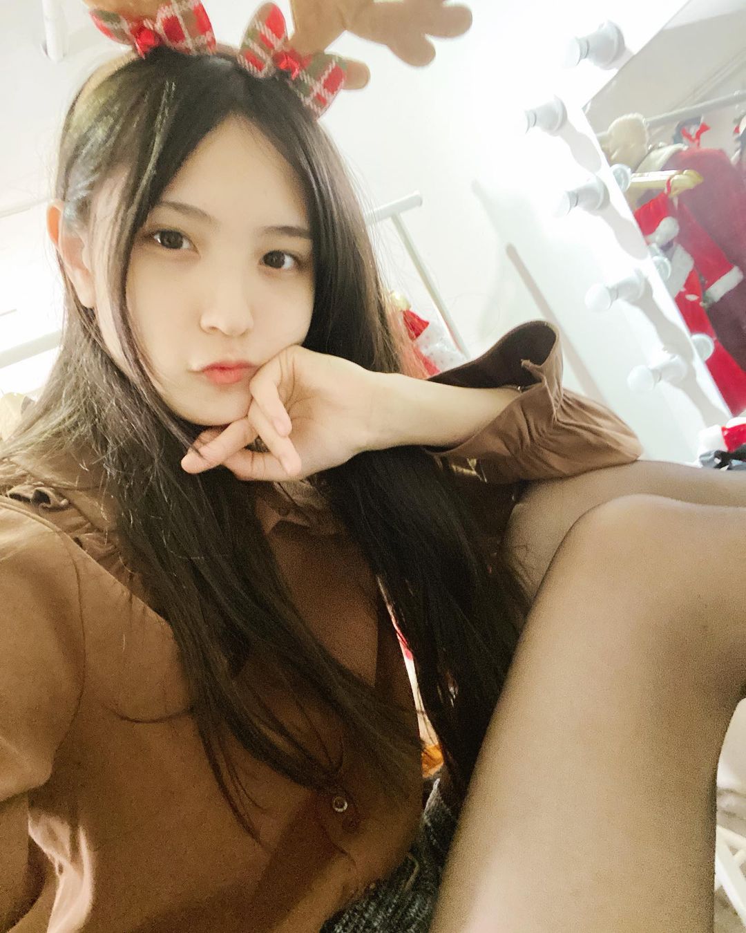  -
著絲襪但自拍影唔到唯有放上枱影