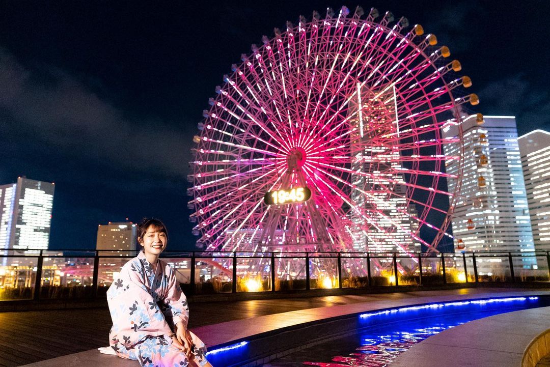  高級ホテルのアフタヌーンティーに�...
