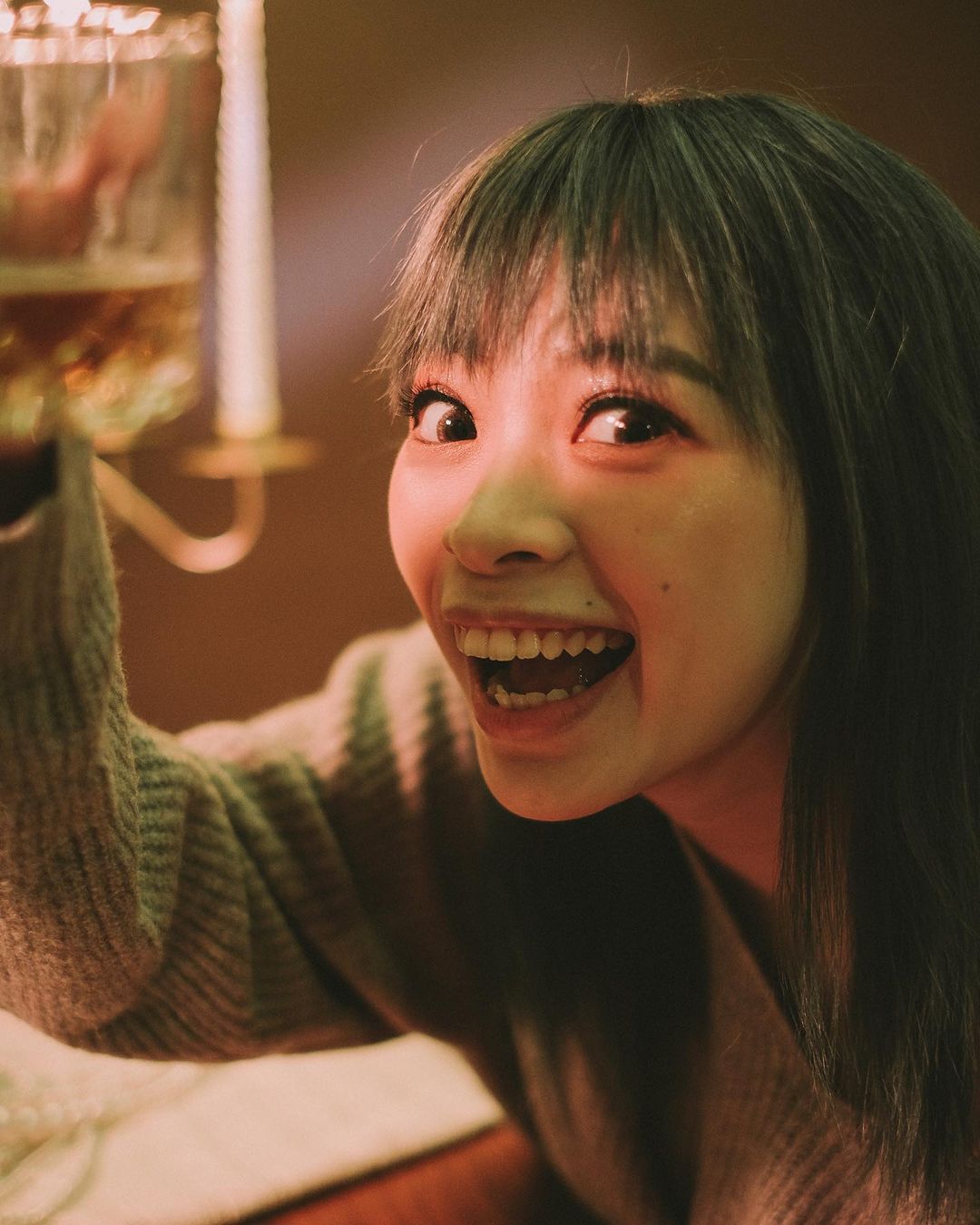  ：
一個人 喝酒
兩個人 品酒
明天 有�...
