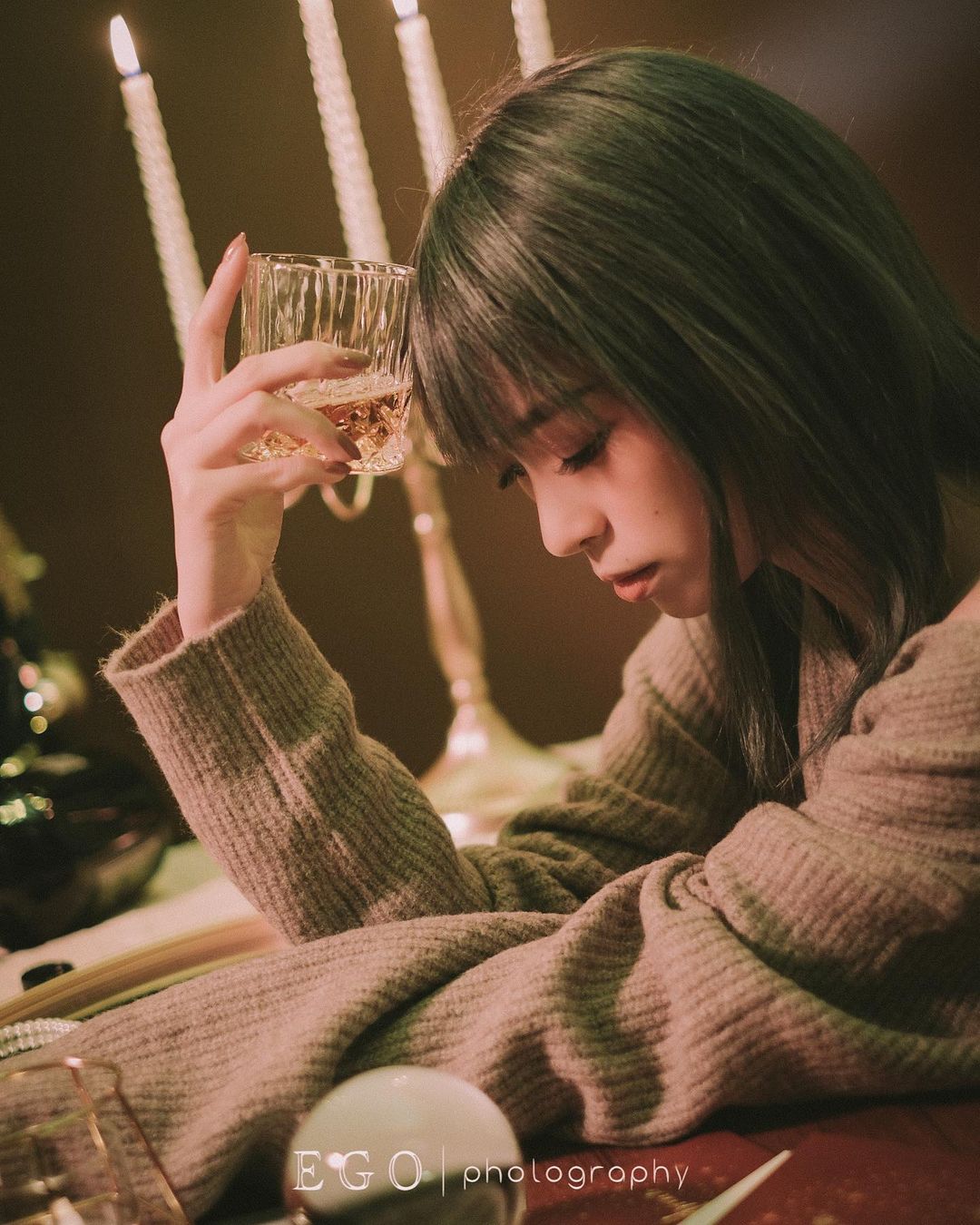  ：
一個人 喝酒
兩個人 品酒
明天 有�...