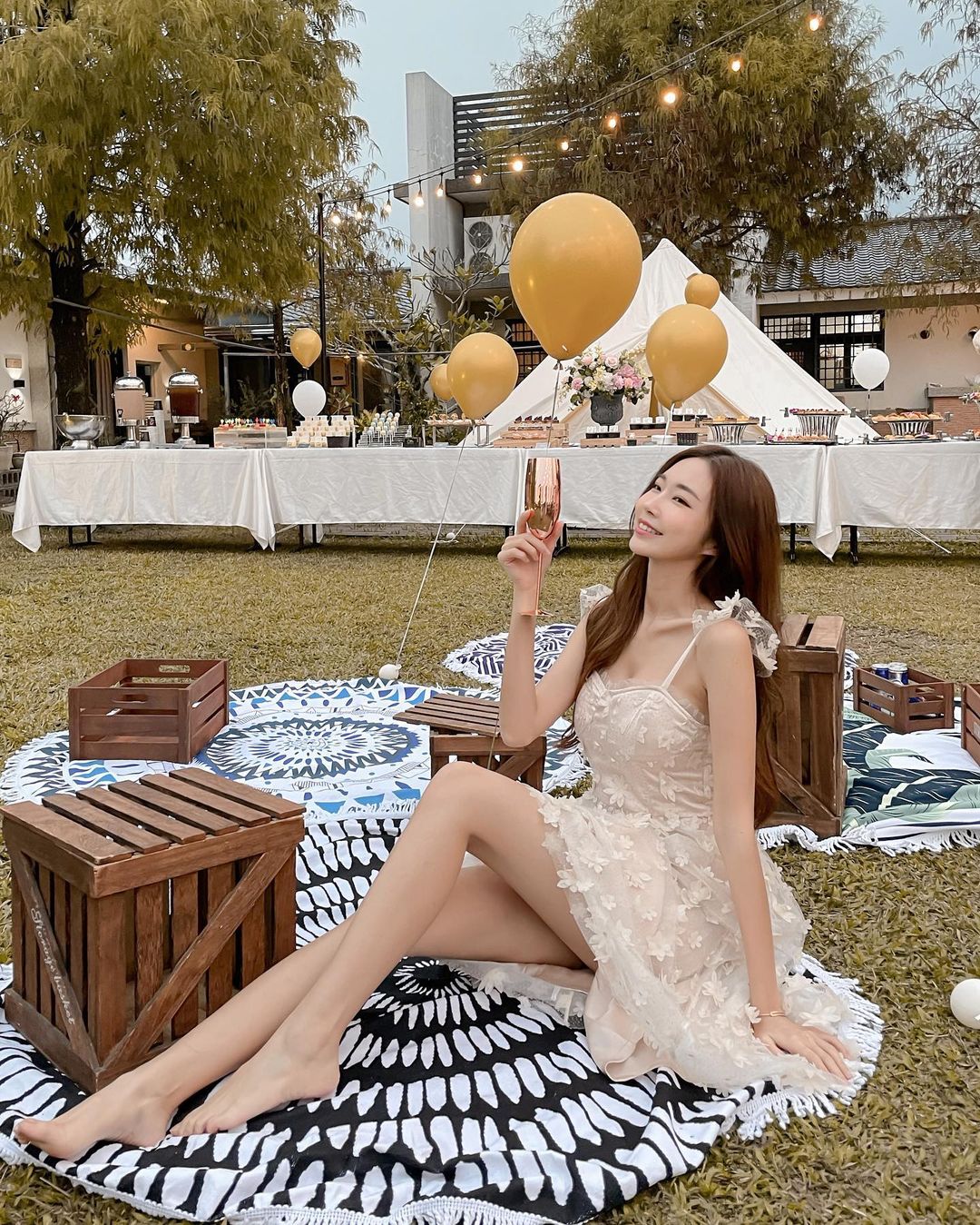  前幾天到美濃
遠離了台北的下雨天
民...