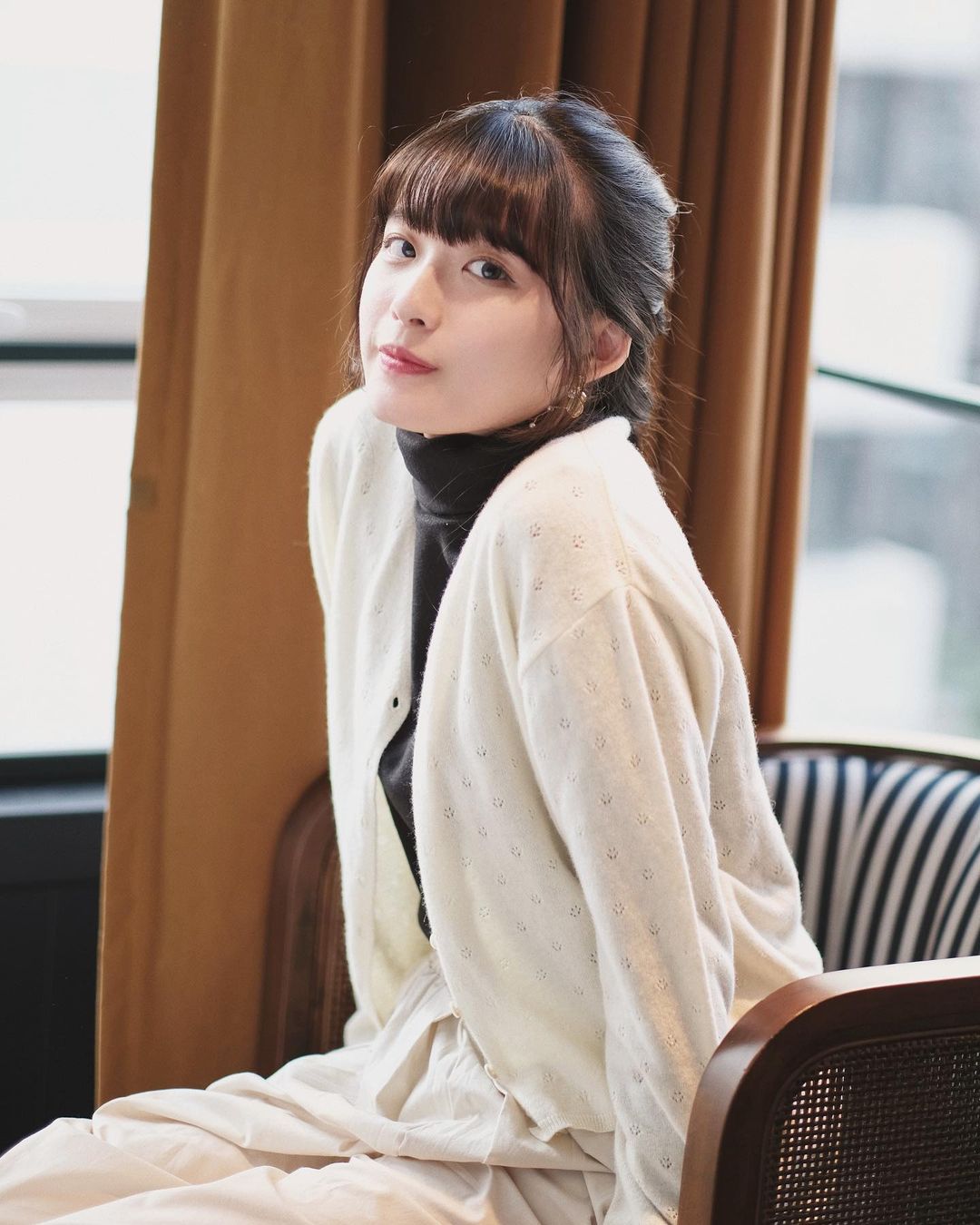  Cashmere+Wool的通花上衣
及超～級～闊～...