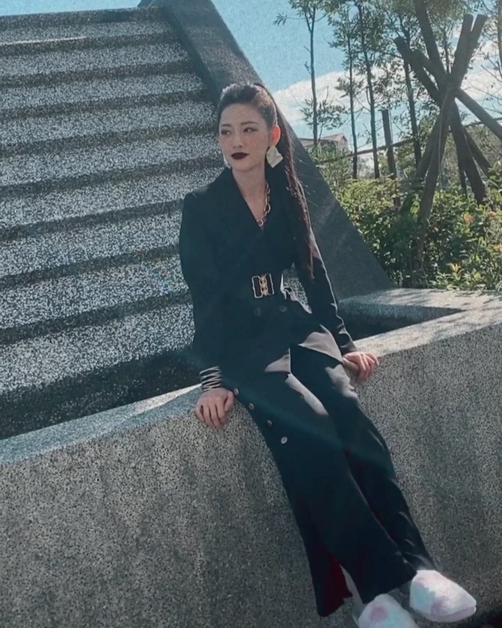  昨日曬到難得的太陽，舒服。
#瘟神的...