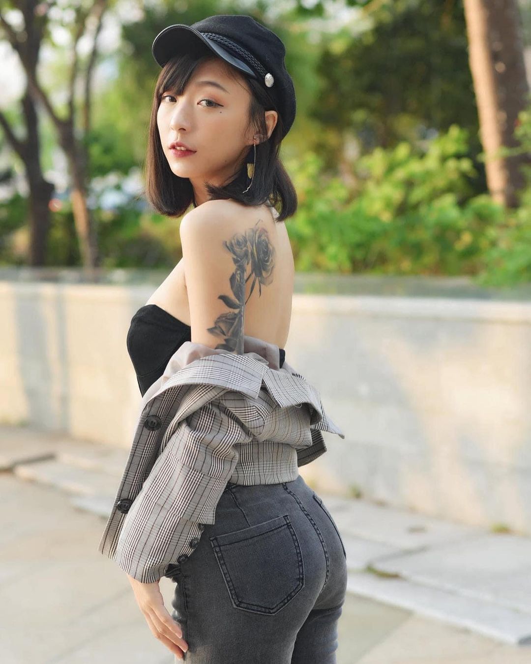  小時候還不懂得別人誇我有屁股真的�...