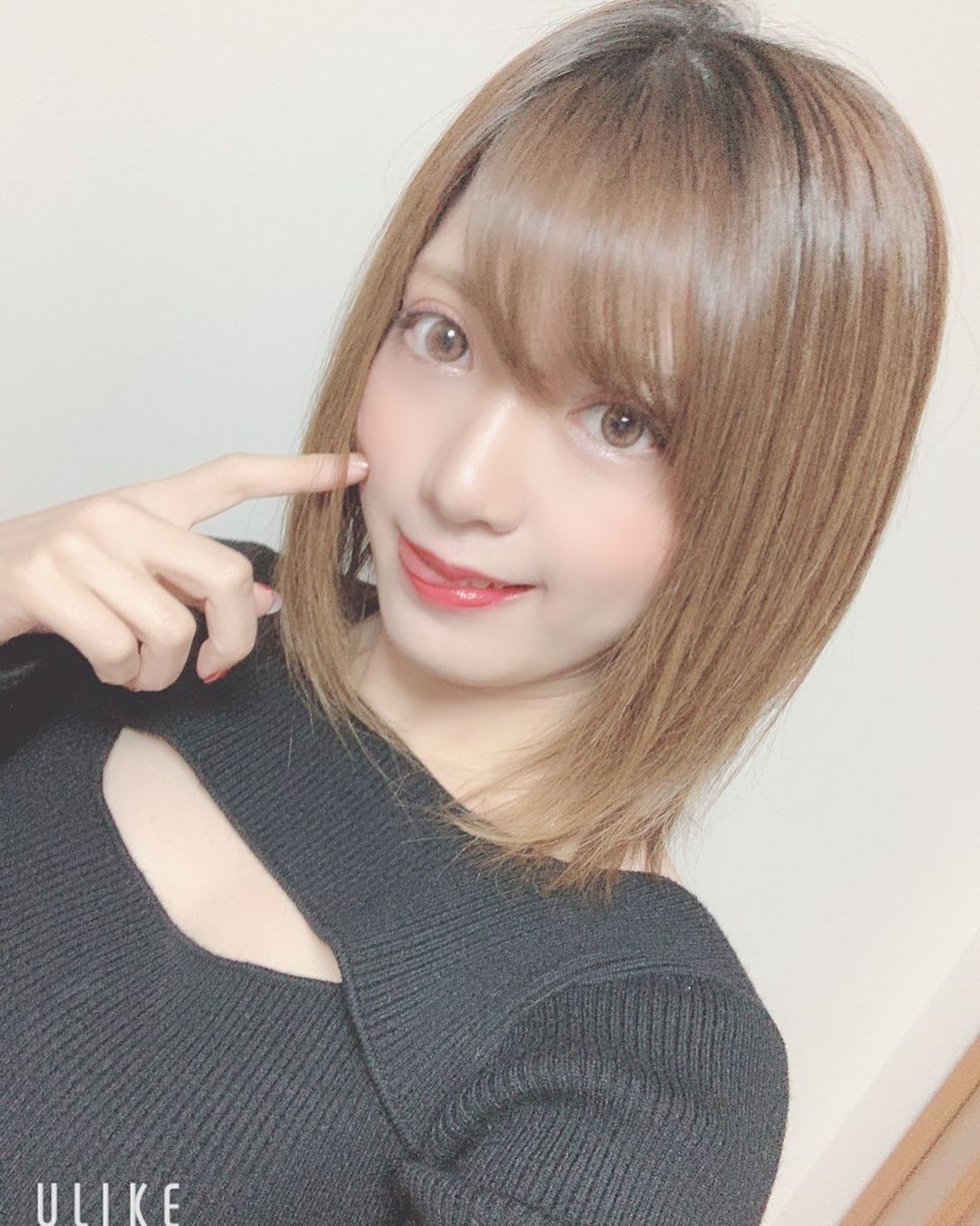  ペロッ