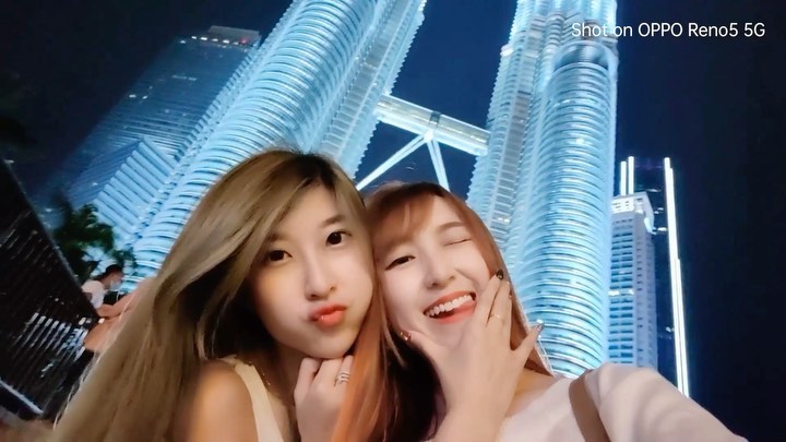  与闺蜜拍照当然要选择全新的OPPO Reno5 ...