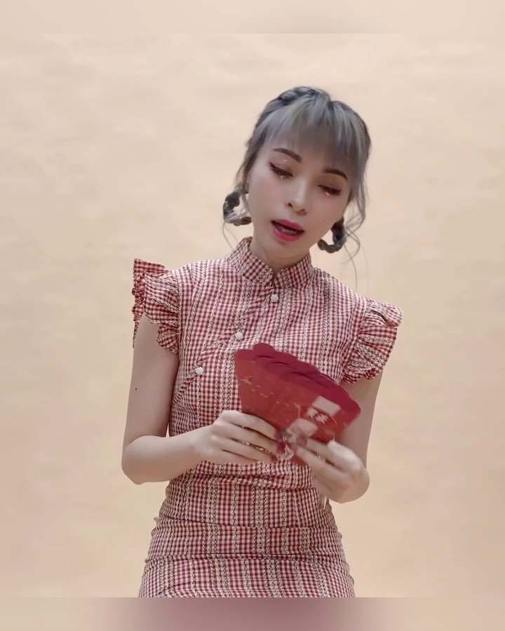  :

