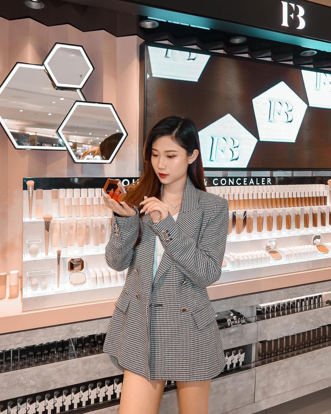  -
去左Fenty Beauty化妝同試下佢地新produc...