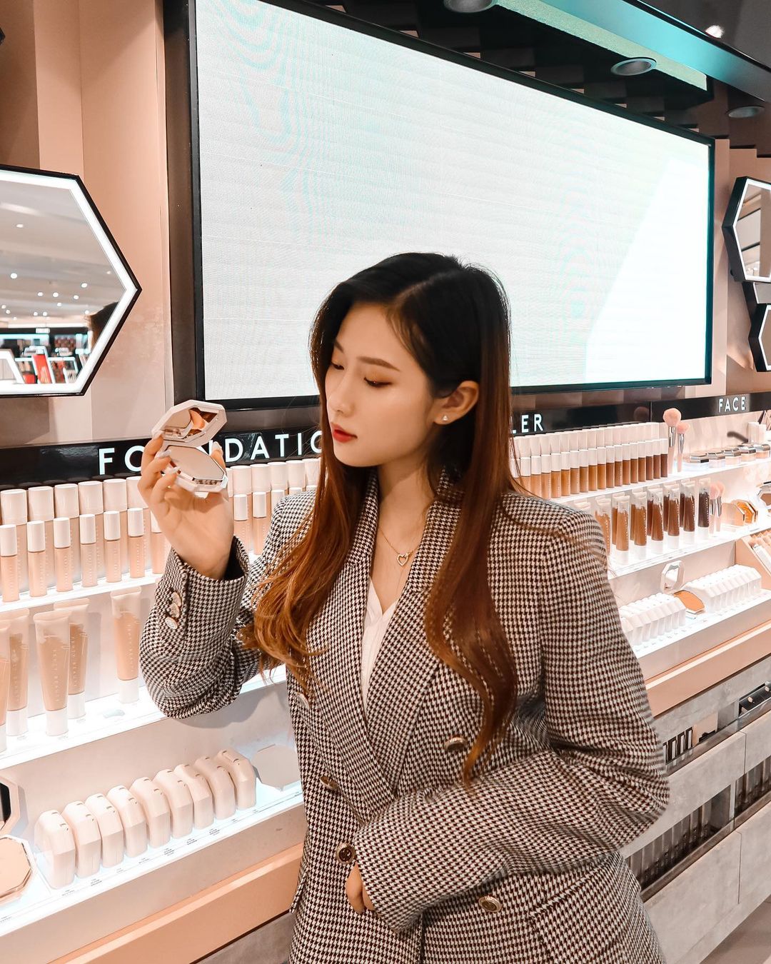  -
去左Fenty Beauty化妝同試下佢地新produc...