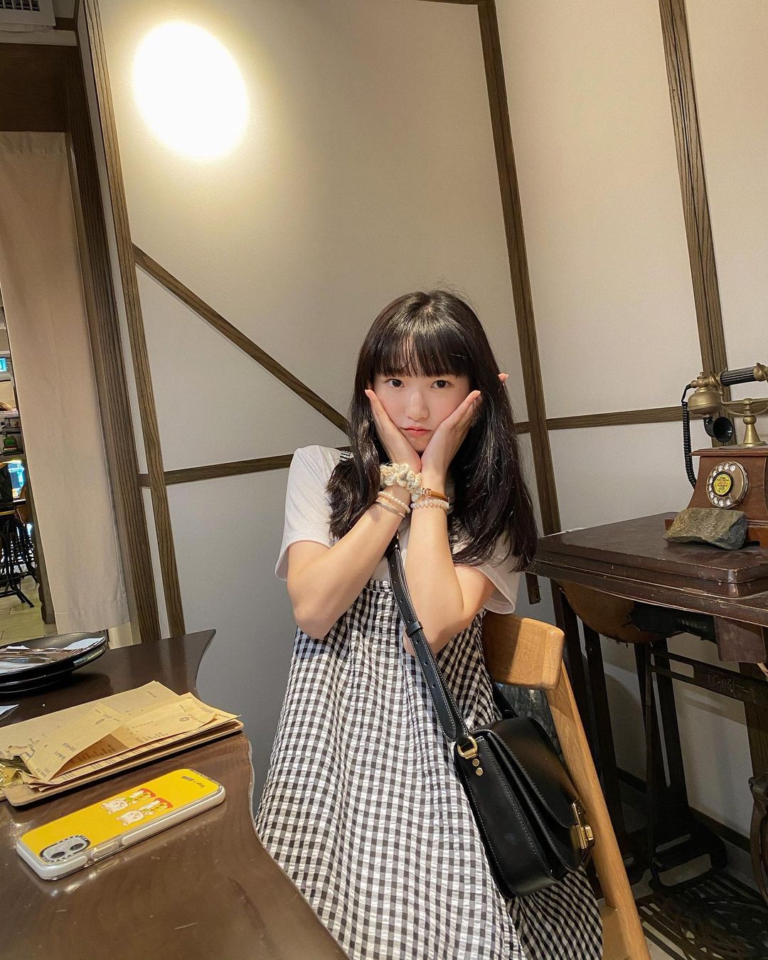  畫面一轉！ヾ(^ ^ゞ =з =з =з
由運...