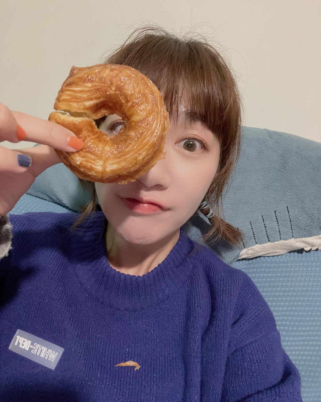 現在有點餓
為了明天美美的不要水腫
...