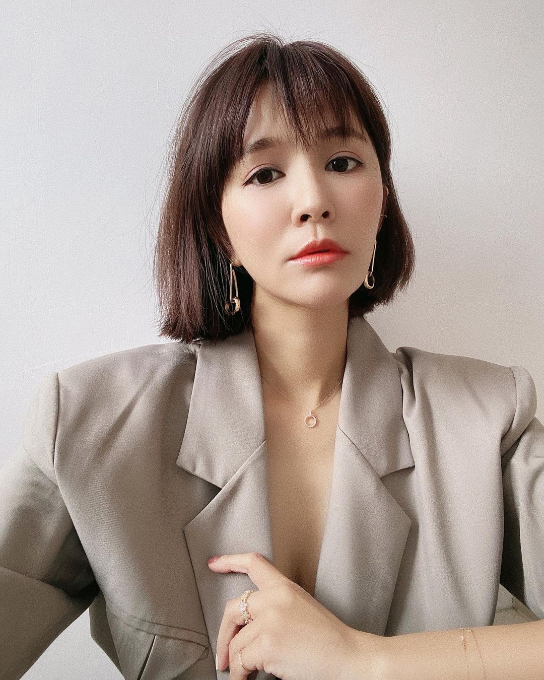  #偽裝

每個人 每天都在扮演不同角色
...