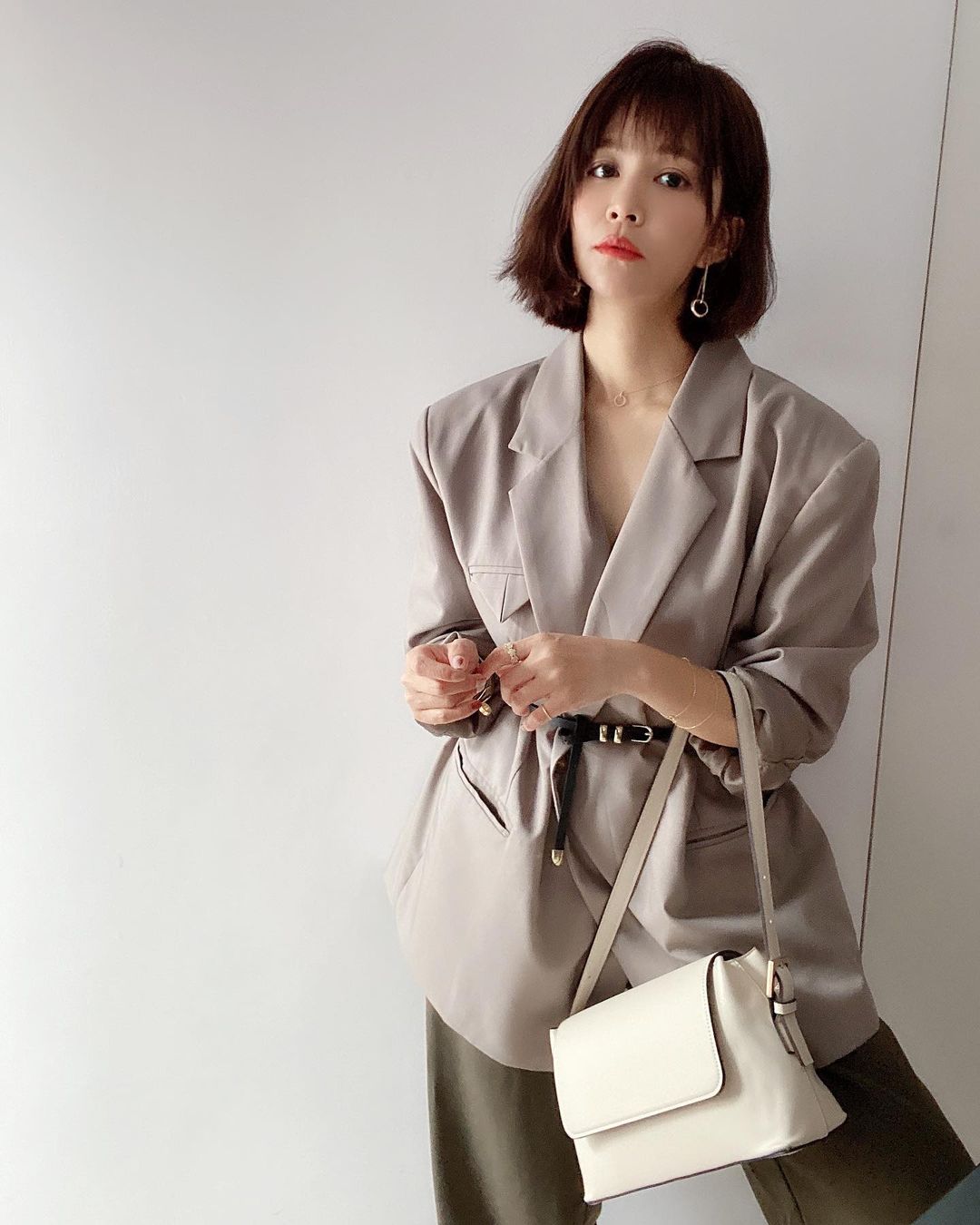  #偽裝

每個人 每天都在扮演不同角色
...