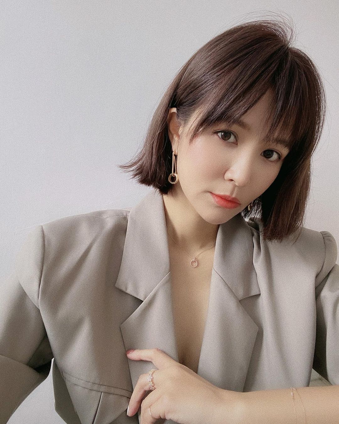  #偽裝

每個人 每天都在扮演不同角色
...