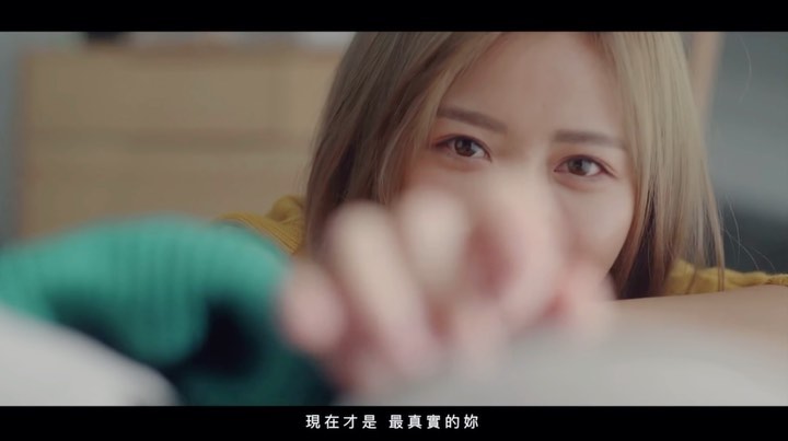  像柔柔的暖陽，
悄悄讓時間流逝也不�...