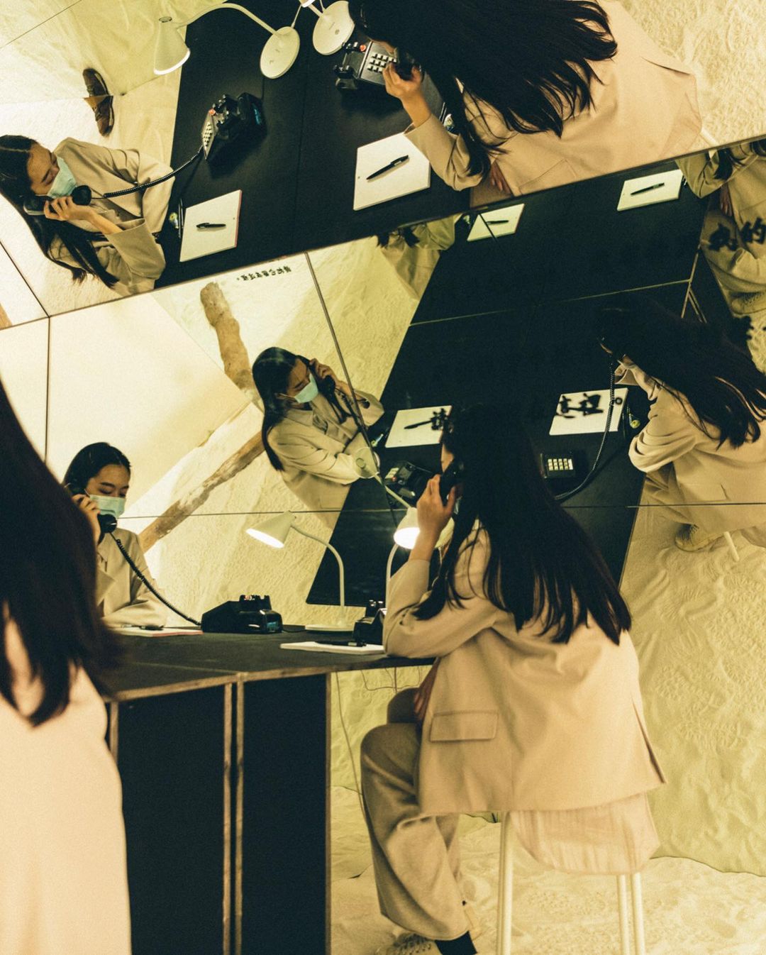  收到一則觀展心得：「在鏡屋裡寫字�...