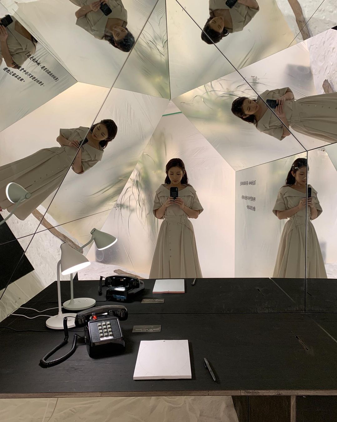  收到一則觀展心得：「在鏡屋裡寫字�...