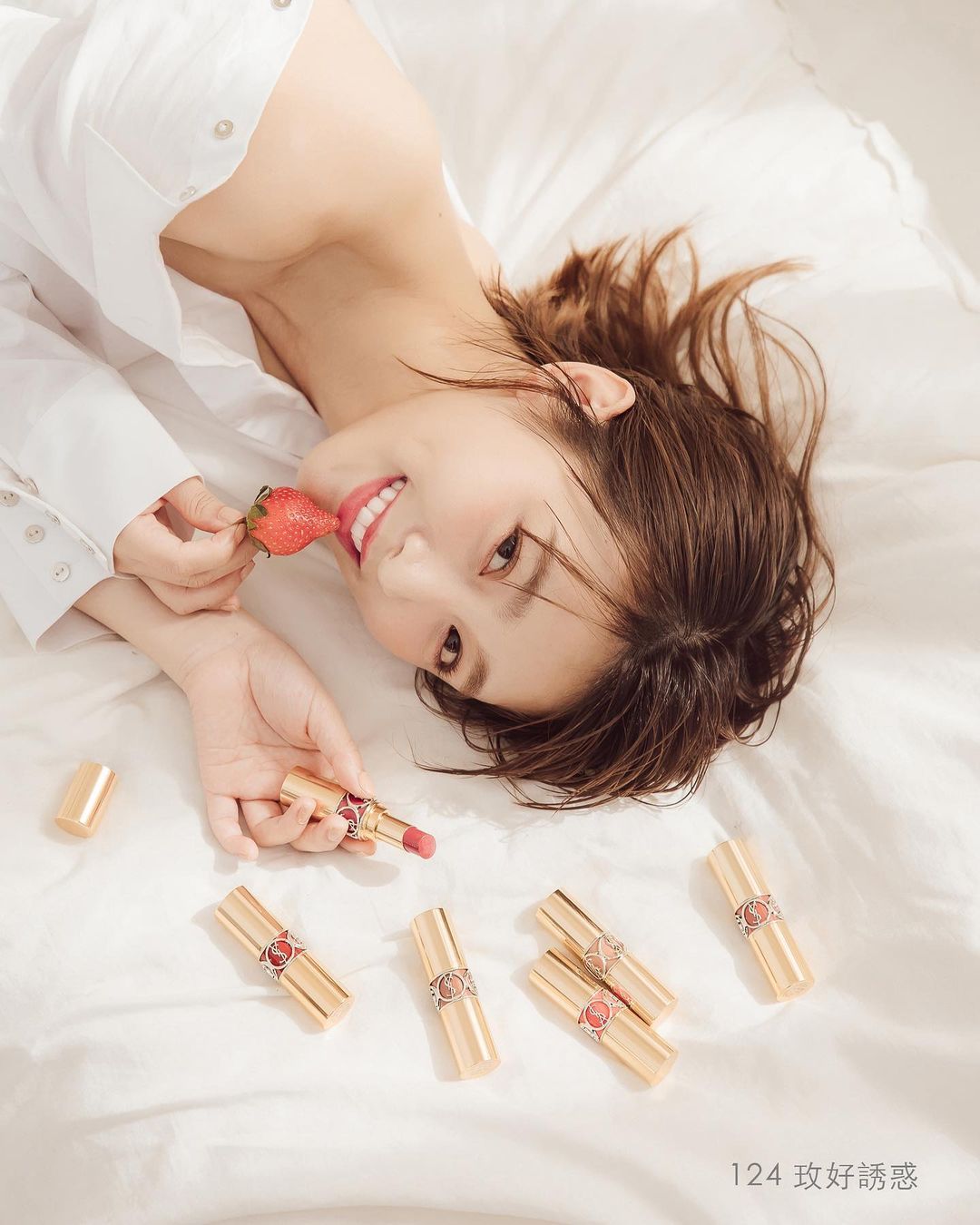  嘿嘿 這次YSL給我的氛圍挑戰是
浴室出...