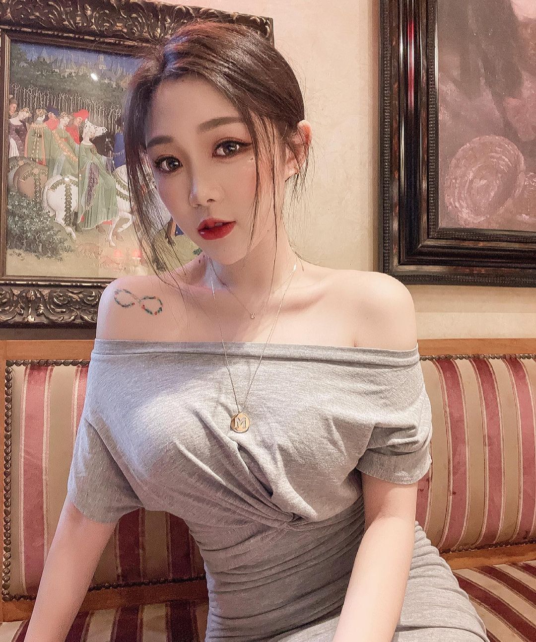  好像是第一次綁馬尾露面
