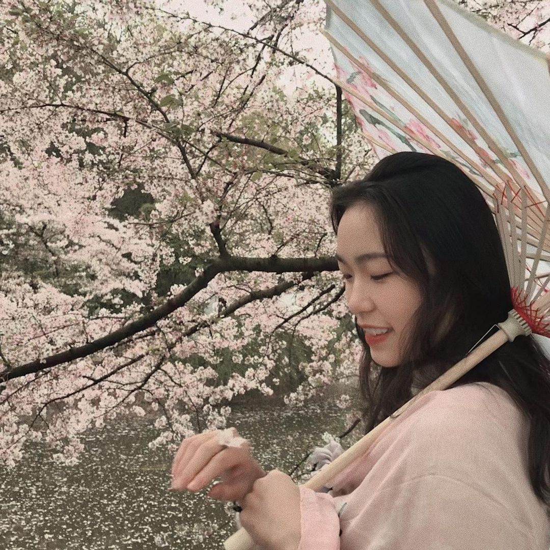  花開花落，雲捲雲舒。☁️

昨日美景...