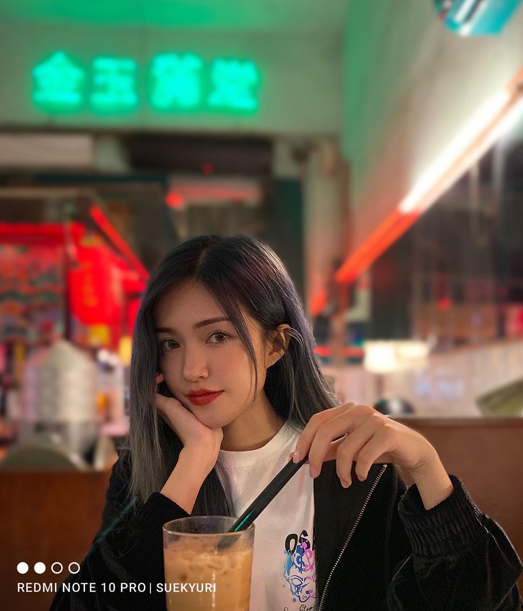  Phố thì “lên đèn” lung linh mà cu...