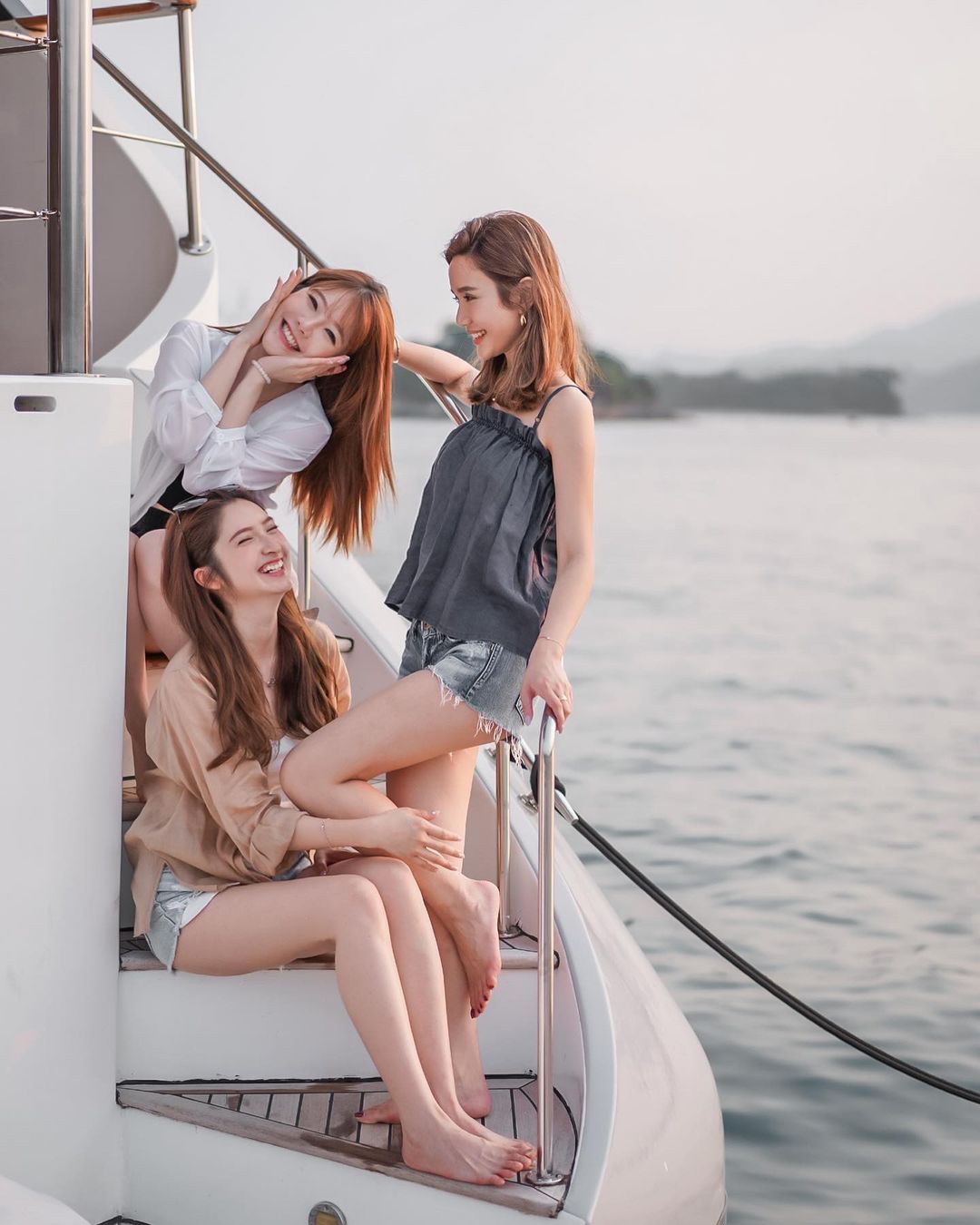  -
與妳們分享過的青春  不比初戀少半�...