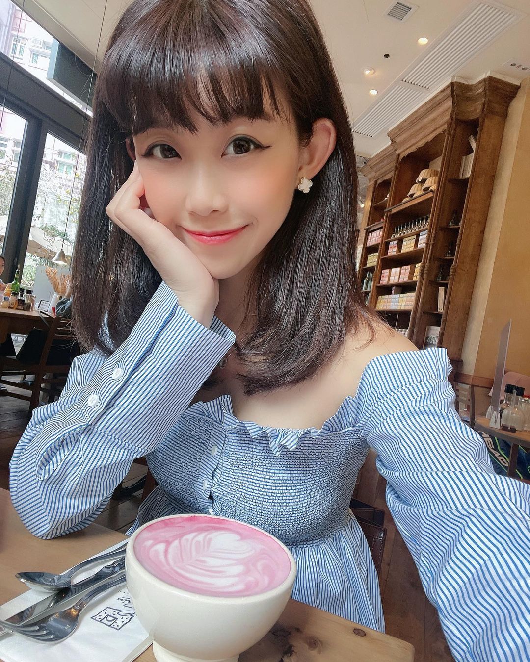  ☕️
閒時去cafe談談天☺️
說說笑拍�...