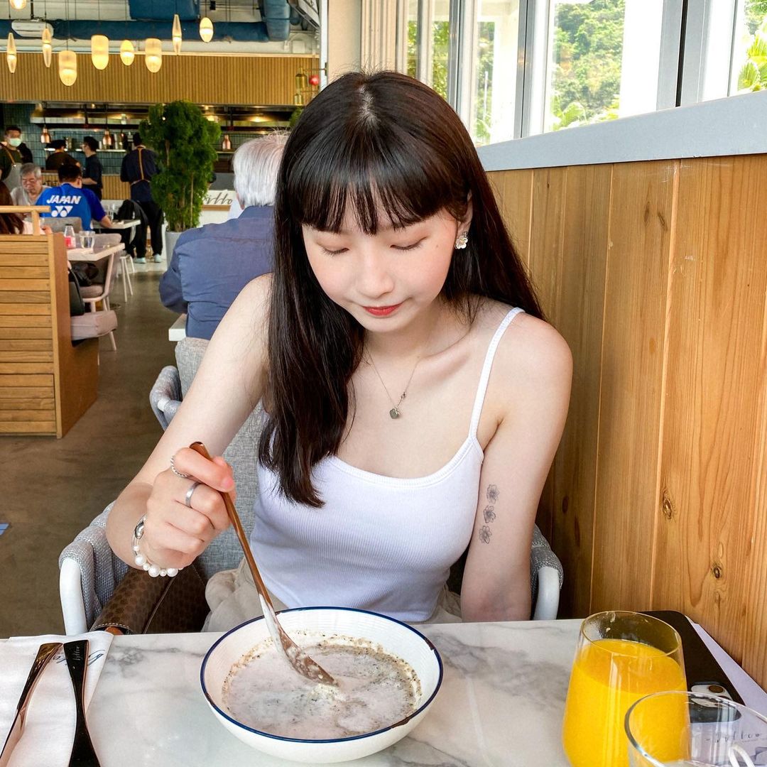  白色是最最最易襯之選✦
食譚仔麻辣�...