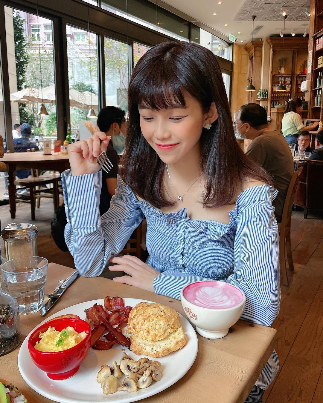  ☕️
閒時去cafe談談天☺️
說說笑拍�...