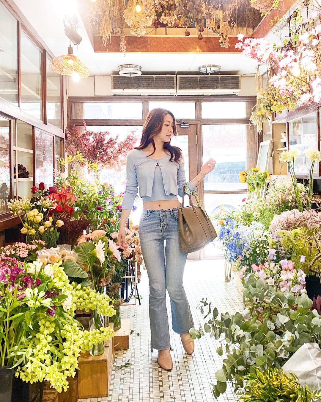  嗰日諗住去開嗰間花店買花
點知發現�...