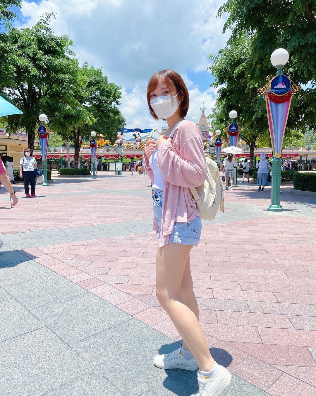  港女打卡相之曬到個人都紋