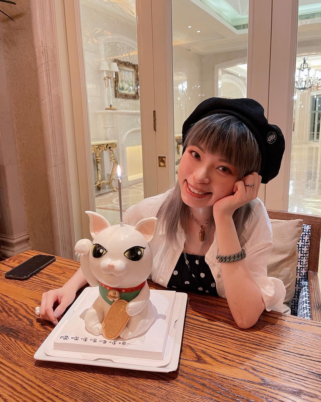  ：
謝謝我的好兄妹s♥︎
這蛋糕太～�...