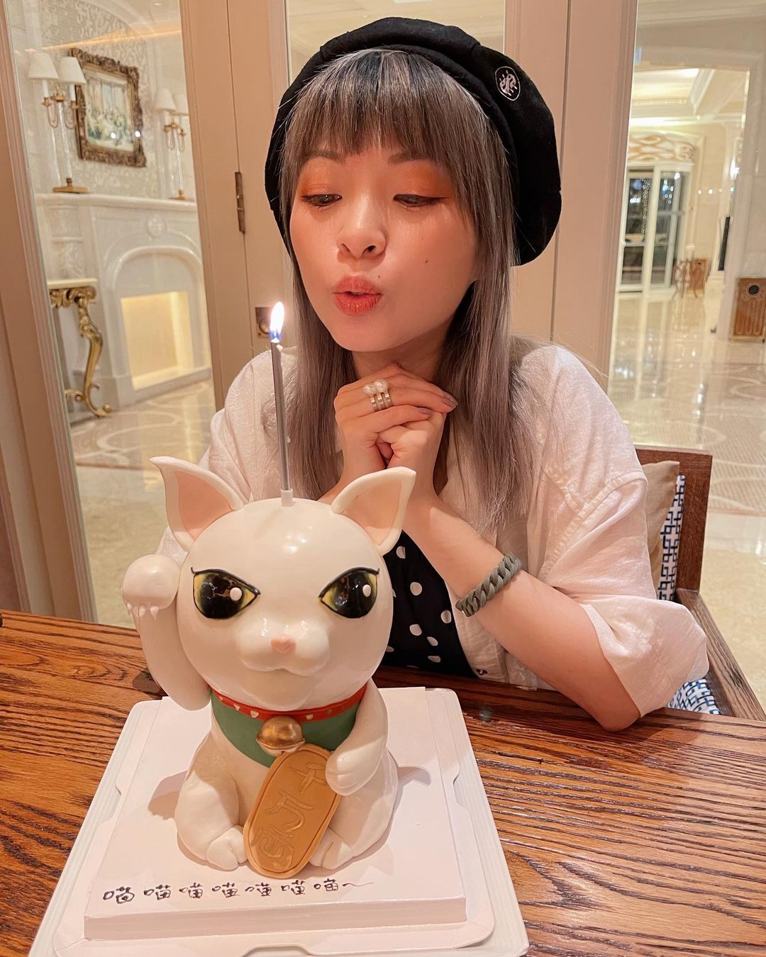  ：
謝謝我的好兄妹s♥︎
這蛋糕太～�...