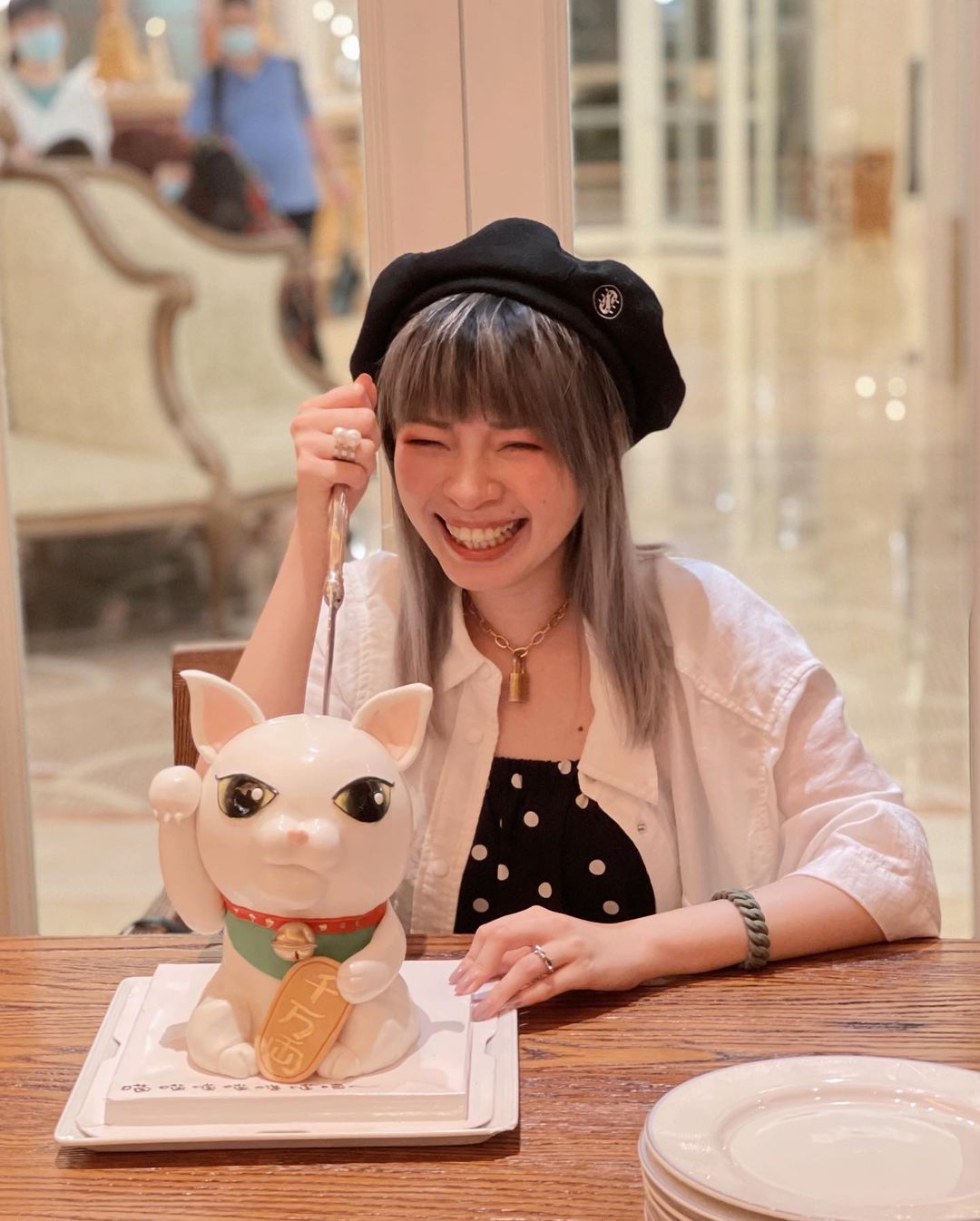  ：
謝謝我的好兄妹s♥︎
這蛋糕太～�...