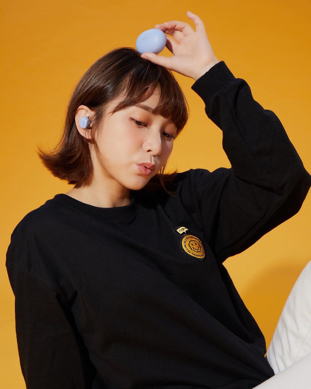  耳朵、手上這款
realme Buds Air 2 Neo耳機
...