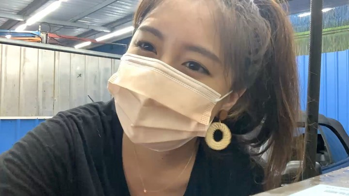  一個月沒開自己的車出去了
今天去地�...