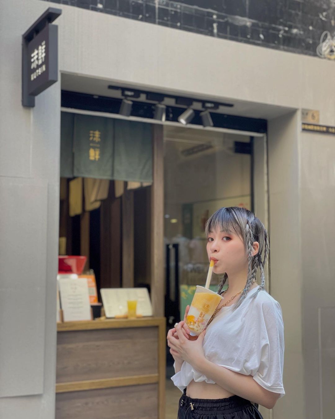  ：
啊～～六月了～夏天了～～
少點勇...