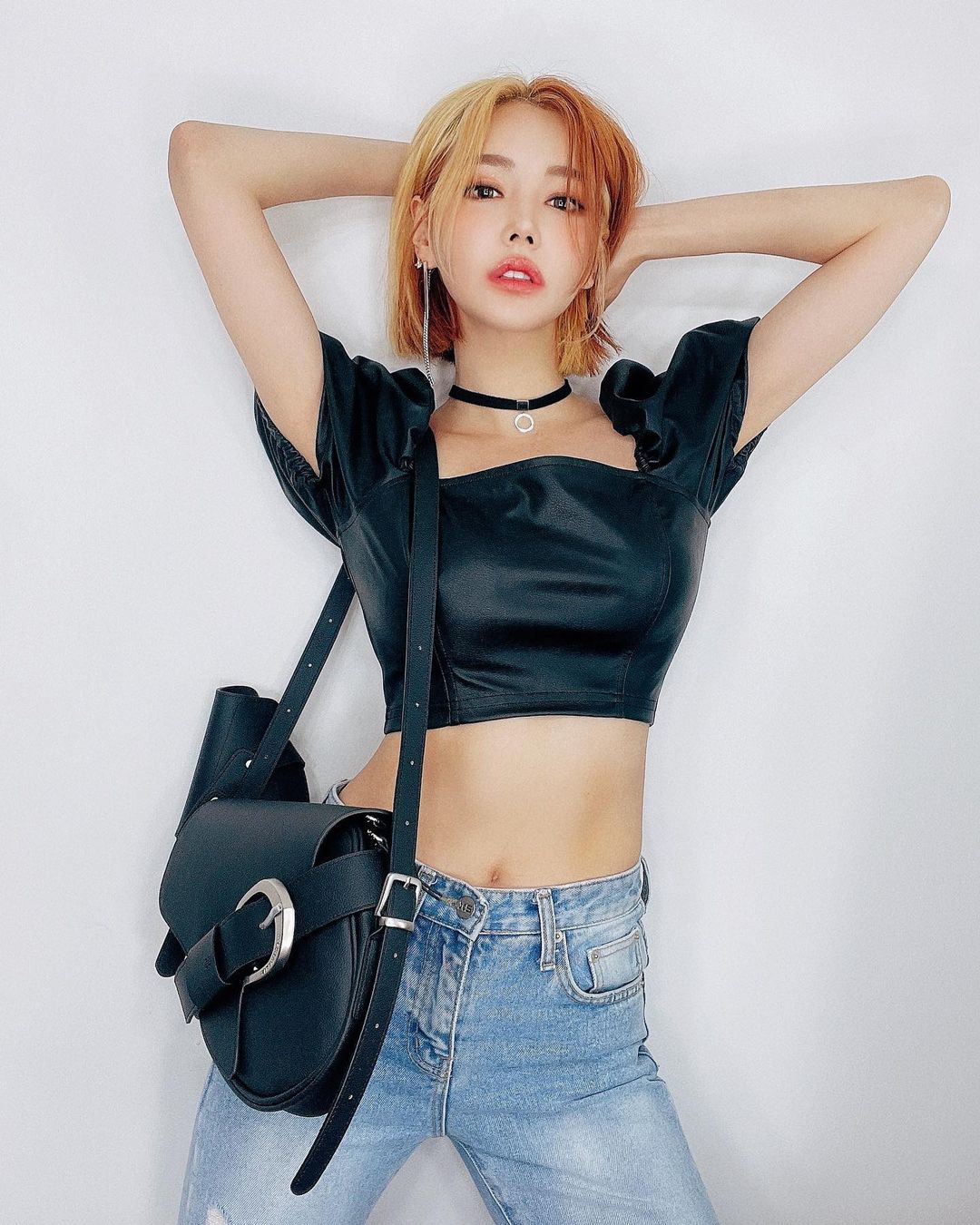  어제의 #데일리룩
머리바꾸고 난 후 �...