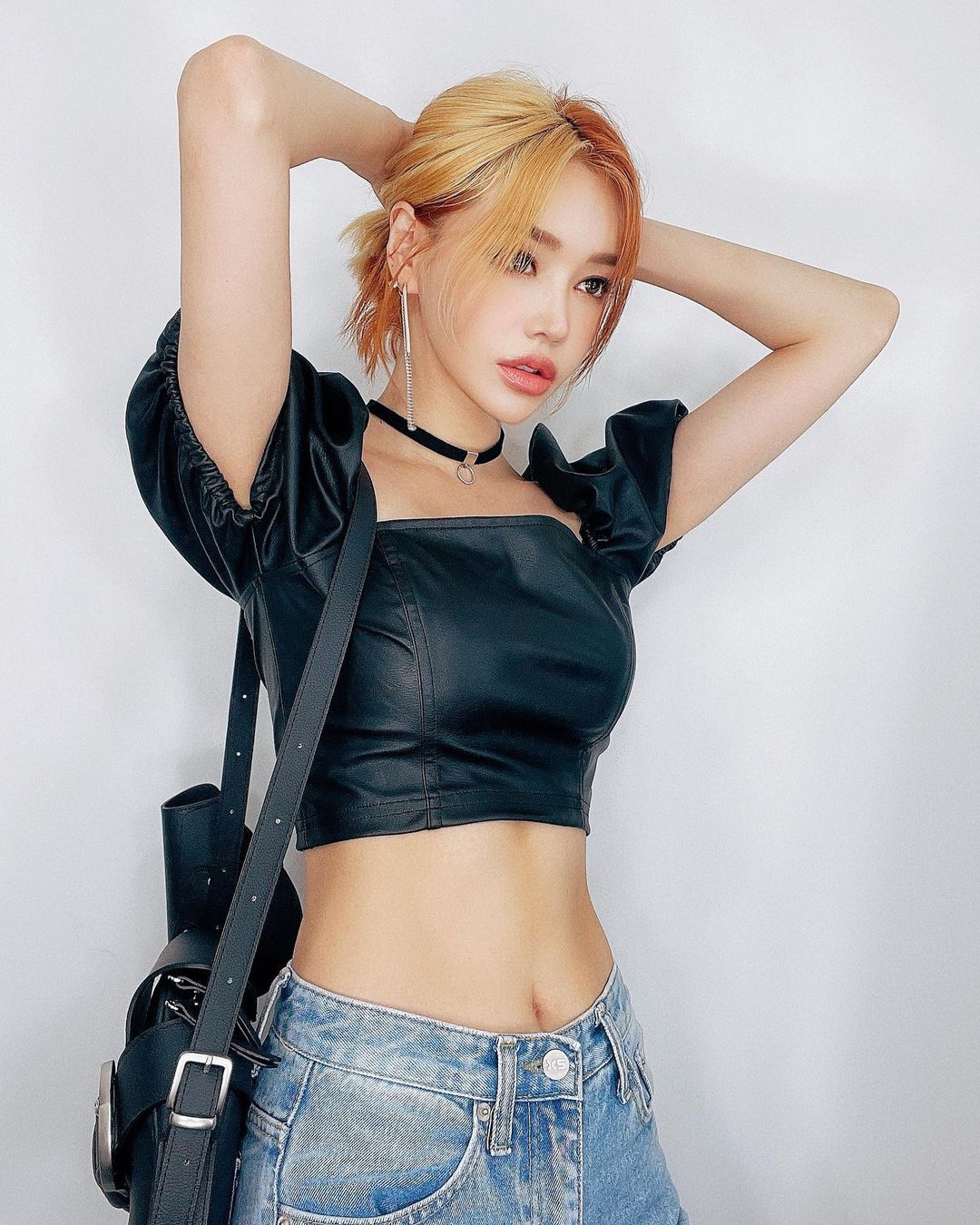  어제의 #데일리룩
머리바꾸고 난 후 �...