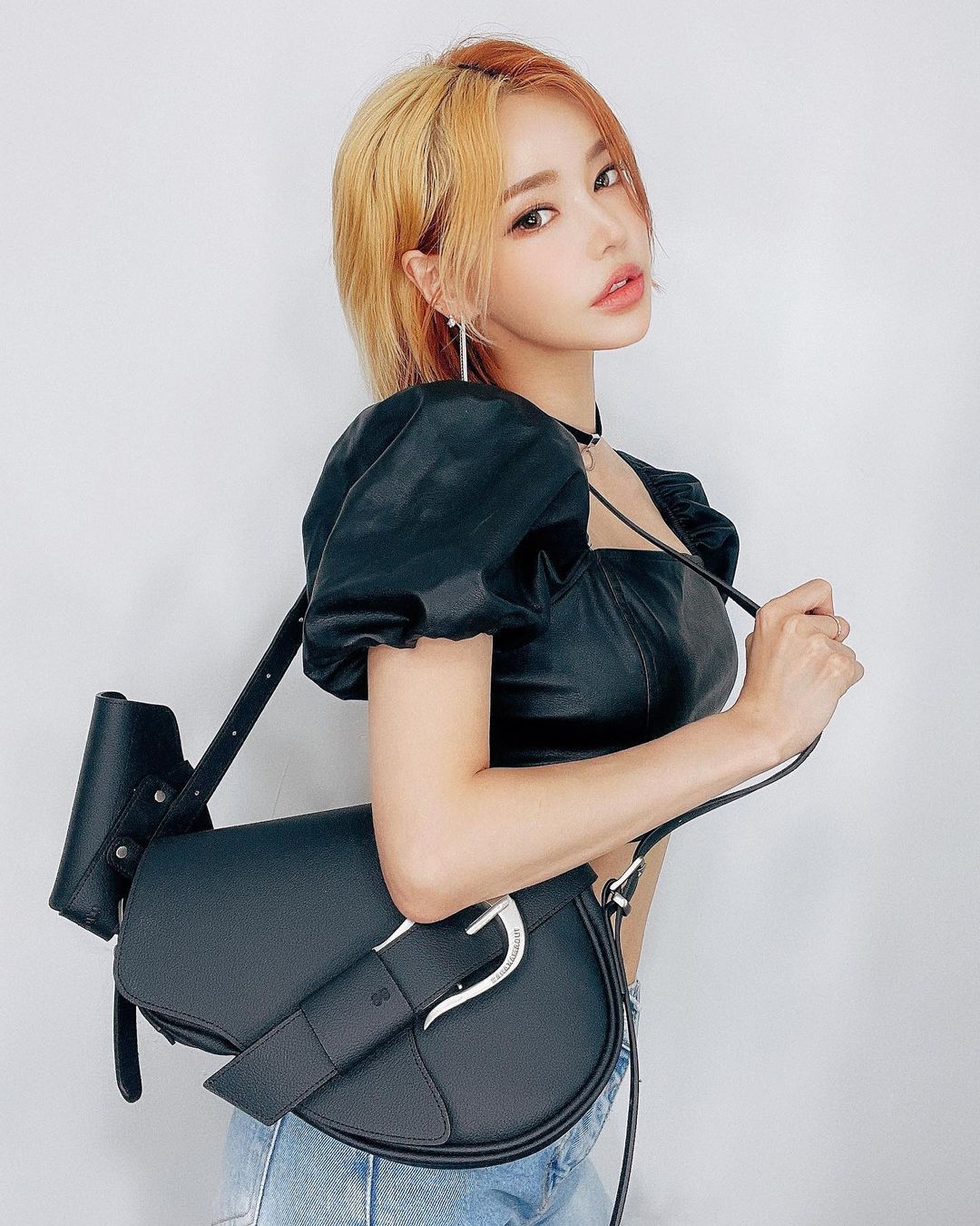  어제의 #데일리룩
머리바꾸고 난 후 �...
