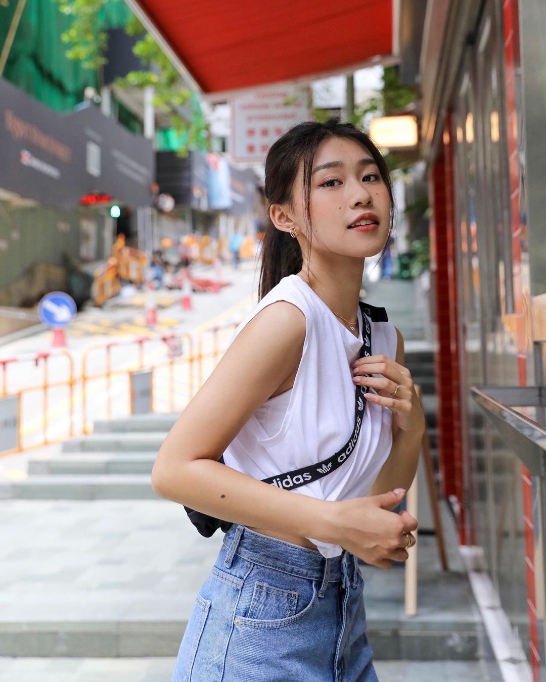  white x denim的帥氣街頭風ꉂ(≧∇≦)

❖...