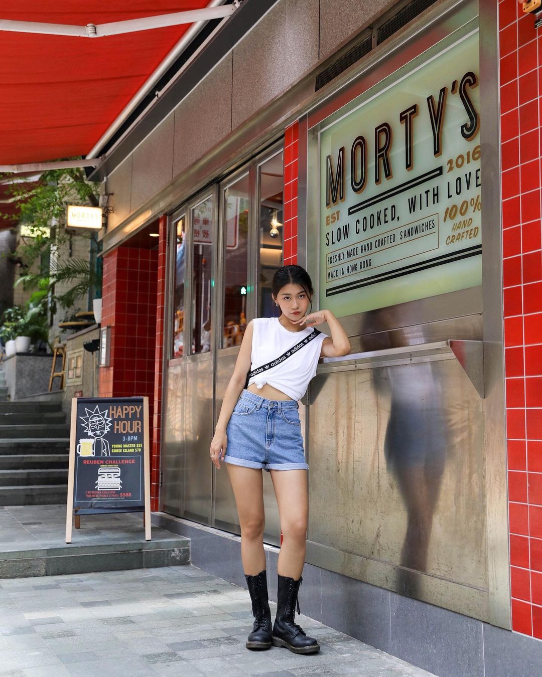  white x denim的帥氣街頭風ꉂ(≧∇≦)

❖...