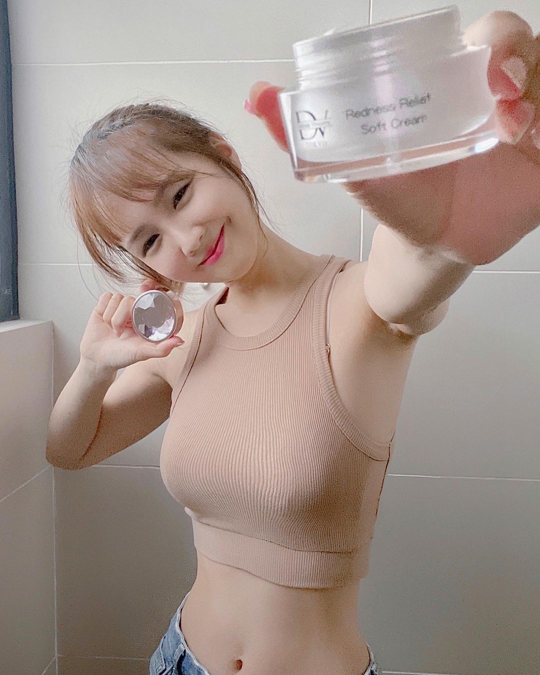  一抹脸上滑嫩如Baby的触感