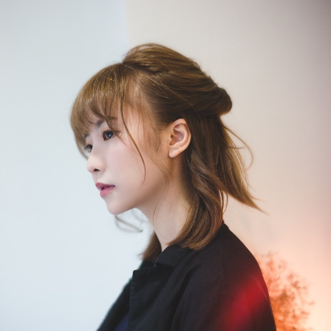  係屋企悶悶地就好想出街
一出街就熱�...