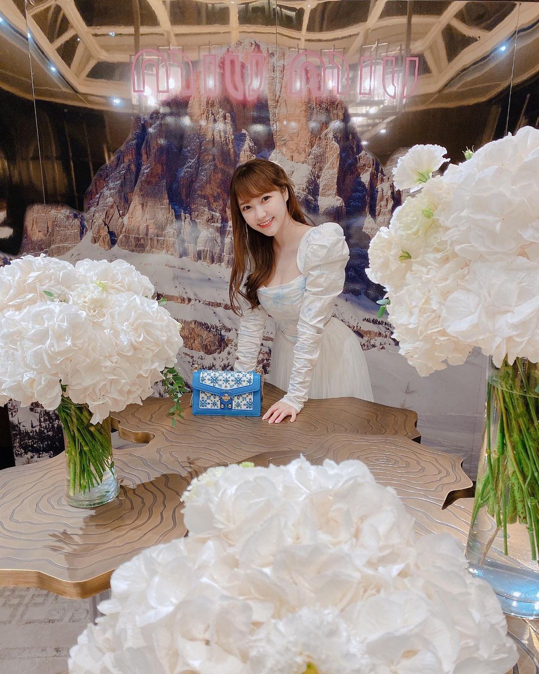  雪山上面展示的新collection ❄️❄️❄...